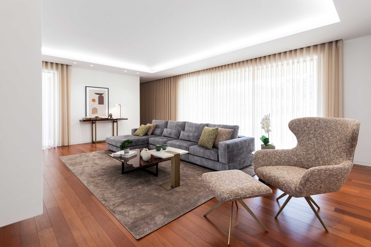 Slender Side Table Stylish Club