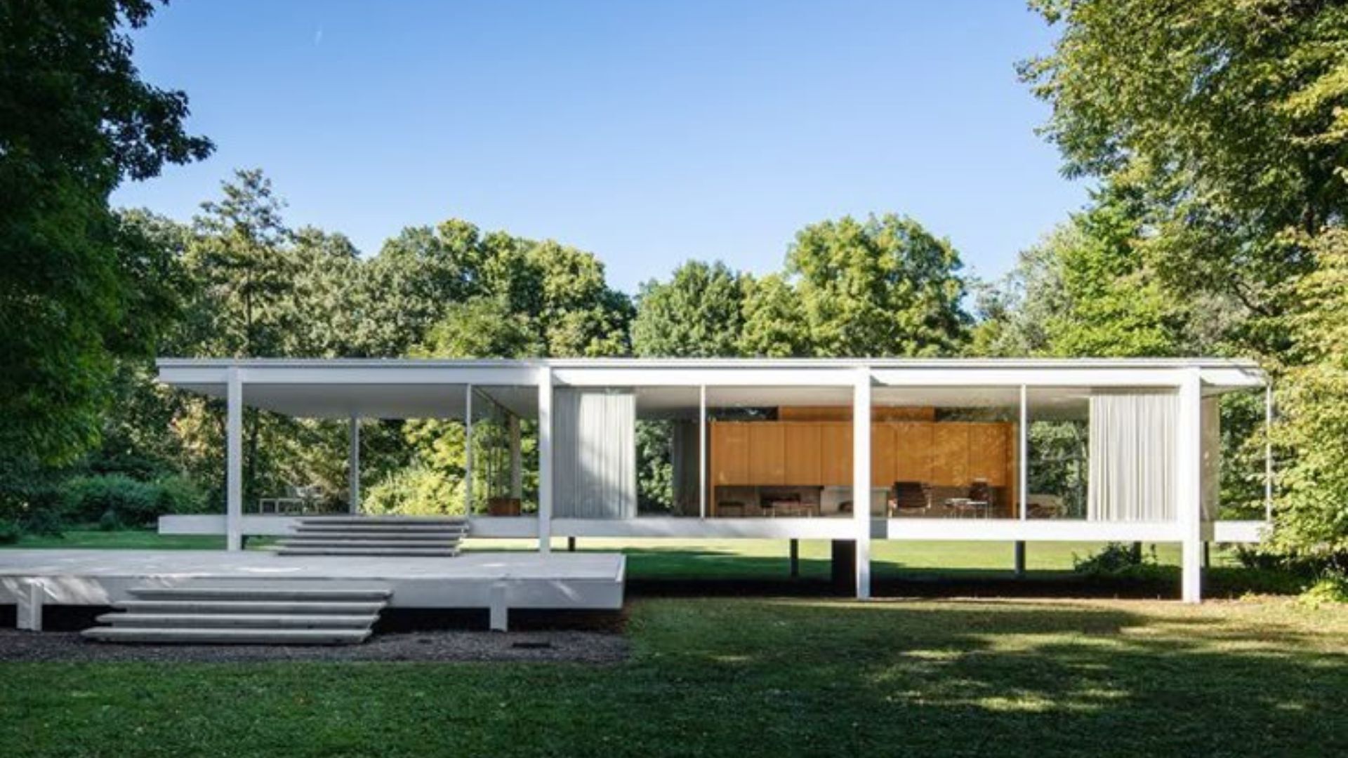 The Farnsworth House appears weightless among the trees, its minimalist design defined by a steel frame and transparent glass walls that reveal the fluid interior beyond. The open plan is subtly shaped by a central core, where custom furniture and thoughtful design details replace traditional partitions. Elevated above the landscape, the house embodies Mies van der Rohe’s vision of refined modern living and the quiet luxury furniture sensibility that continues to influence contemporary architecture. Now preserved by the National Trust for Historic Preservation, it remains a landmark of radical openness and spatial clarity.