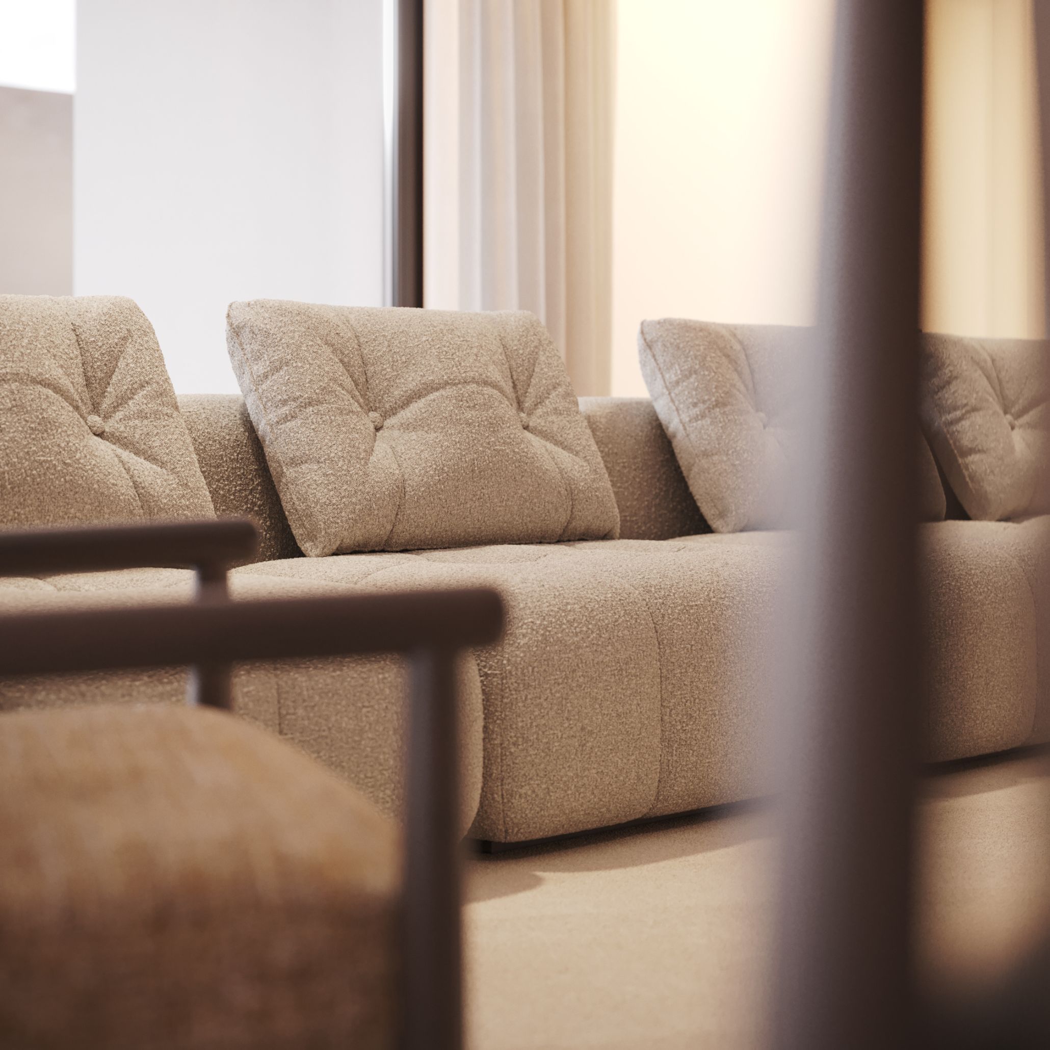 A close-up of the Antónia Sofa’s tufted upholstery paired with a wooden‑armrest chair, showcasing refined living room furniture, contemporary furniture details, and a warm atmosphere ideal for romantic interiors.