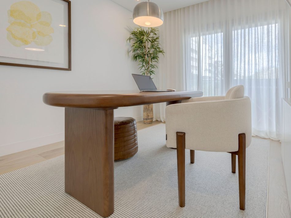 A minimalist office centered around a bespoke Natur Dining Table, its rounded edges and crafted wood bringing warmth to the room. Paired with the His II chair, the setting becomes both inviting and ergonomic, ideal for thoughtful work sessions. The atmosphere reflects a refined mix of home office furniture, bespoke furniture, and the quiet sophistication of contemporary furniture throughout the space.