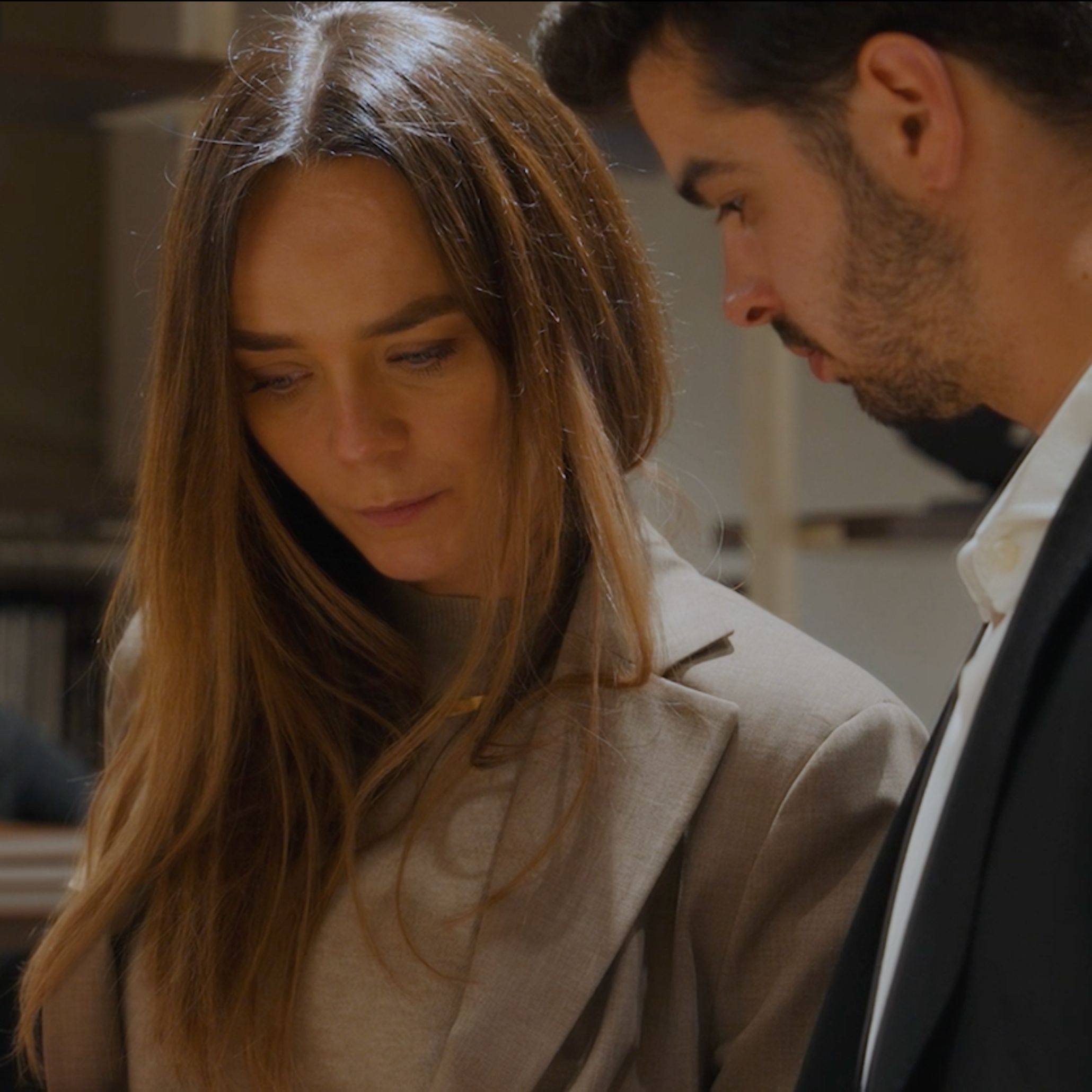 A Stylish Club team member consults with a client while reviewing information, illustrating the preparation needed before navigating Salone del Mobile 2026. The moment reflects how planning routes and identifying key exhibitors supports efficient event navigation, enhances the discovery of design exhibitions, and contributes to a smoother visitor experience connected to interior design inspiration and the world of luxury home furniture.