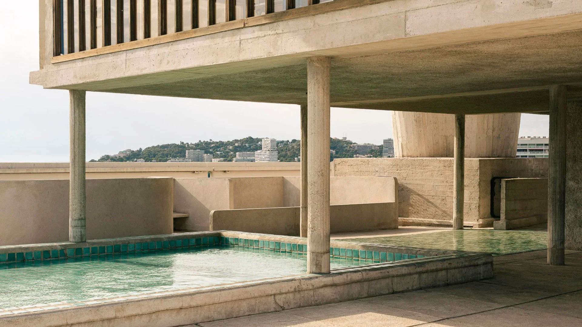The rooftop terrace of the Unité d’Habitation showcases Le Corbusier’s Five Points of Architecture, with pilotis, open circulation, and a sculptural concrete form framing the pool area, an approach that continues to inspire modern furniture, influence luxury home furniture, and shape contemporary interior design inspiration.