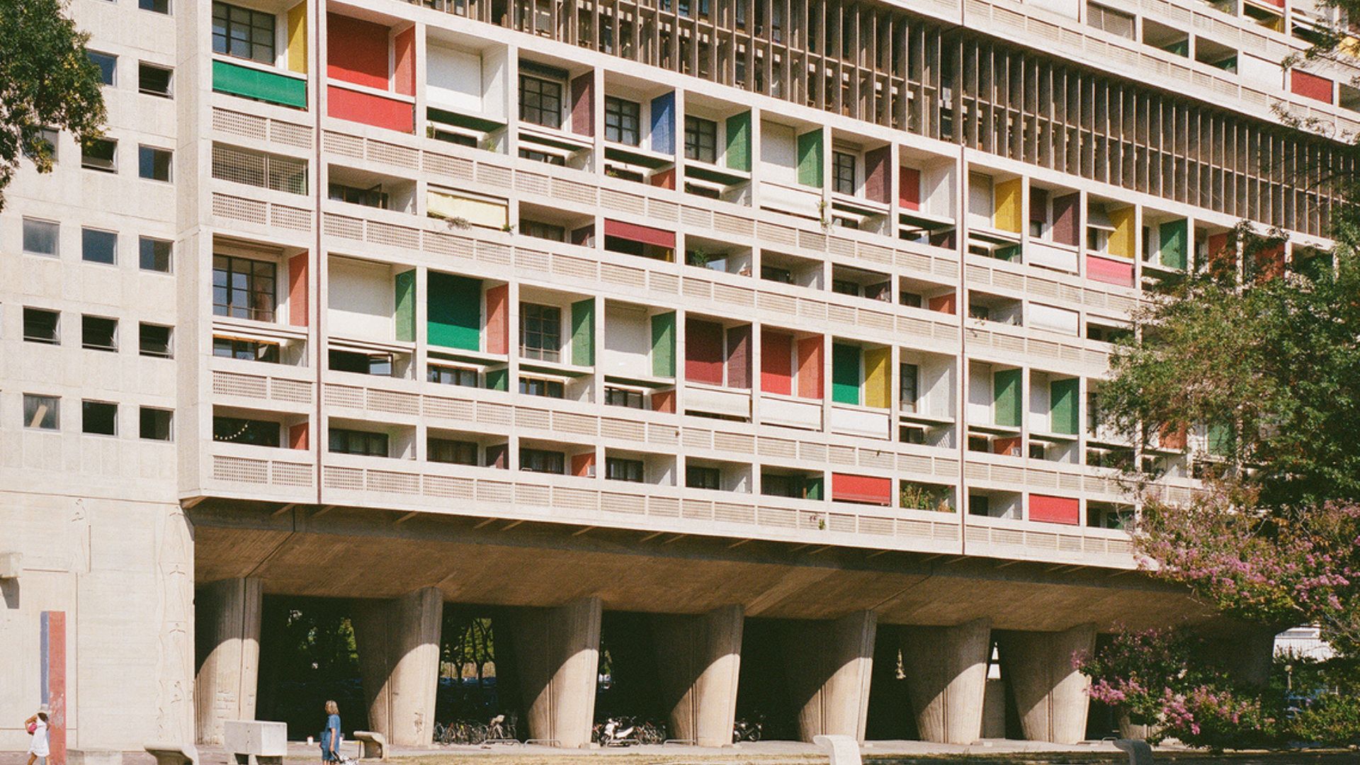 The colorful modular façade of the Unité d’Habitation expresses Le Corbusier’s vision for a vertical community, where structure and rhythm shape daily life, a concept that continues to influence high end furniture, inspire luxurious furniture, and inform the functional clarity behind modern luxury furniture.