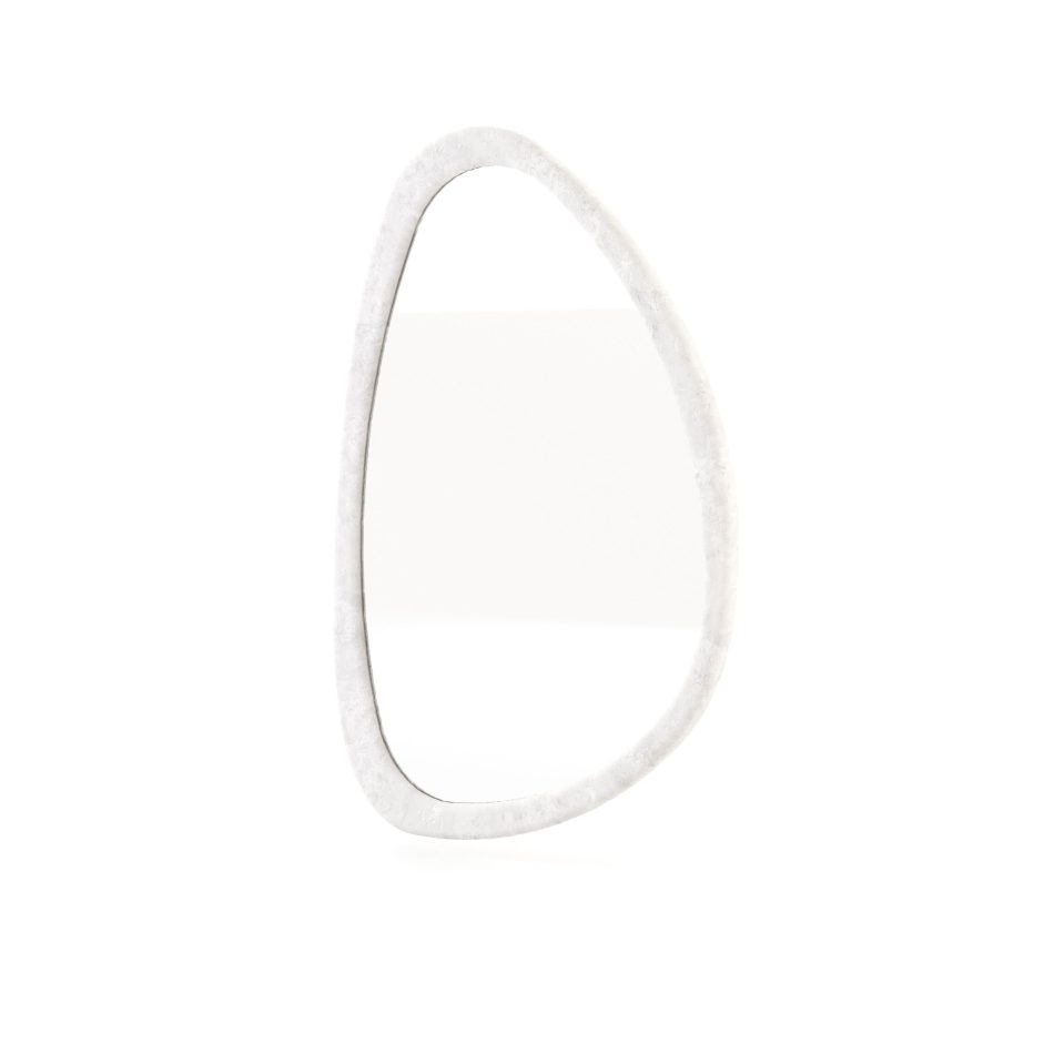 A side profile of an asymmetrical stone effect mirror in microconcrete, showing the gentle irregularity of its curved outline against a plain background. As a mirror for interior design, it introduces organic softness and quiet elegance to a wall, embodying the charm of minimalist design within a piece of contemporary furniture.